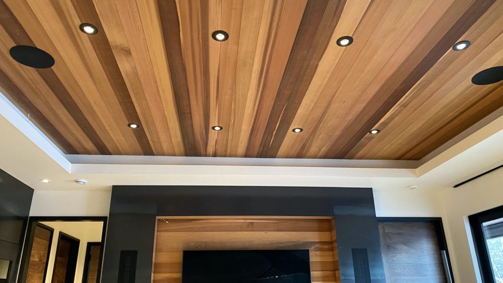 In-ceiling loudspeaker integrated into a finished interior