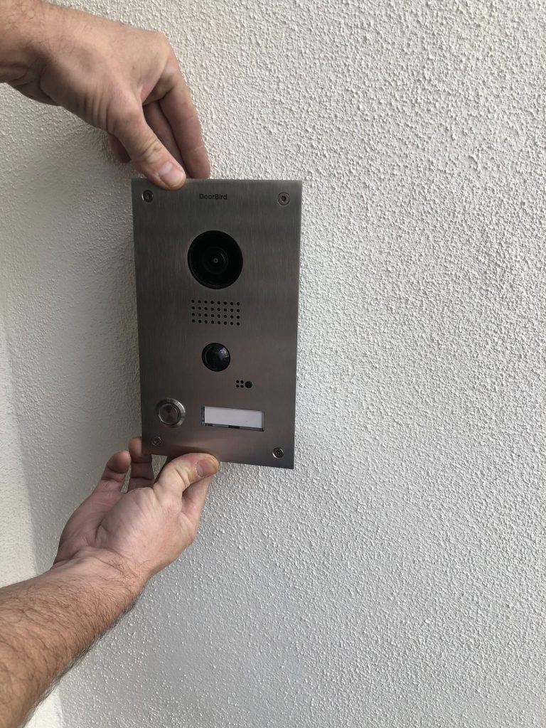 Discreet entry control